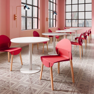 4 Piece Set Of Single Chairs With A Design Combining Modern And Traditional Elements