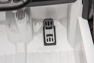 12V7A 30W*2 Four-Wheel Drive Seat One Button Start, Forward And Backward, High And Low Speed, Music, Front Light, Power Display, Two Doors Can Open, 2.4G R / C, Seat Belt Four Wheel Absorber