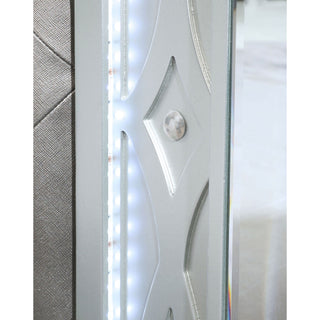 Arabesque - 4 Piece Queen Bedroom Set With LED Headboard - Silver