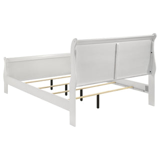 Bedroom Set With Curved Details